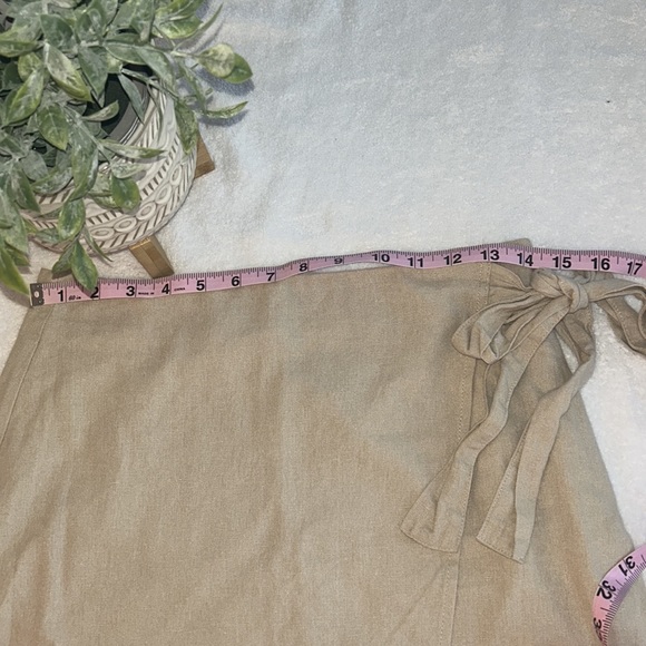 Forever 21 Tan Brown Beige Faux Mini Wrap Linen Skirt sz M EUC Sexy Simple - Picture 2 of 16